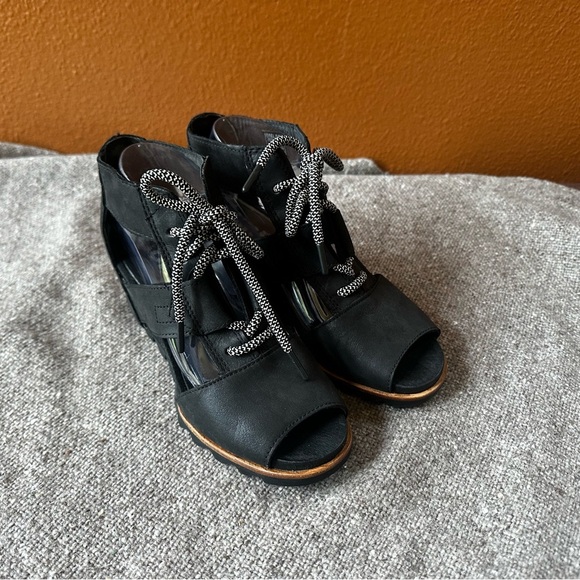 Sorel Black Leather Joanie ll Wedge Lace Up Sandals Size 9 EUC! - Picture 5 of 10